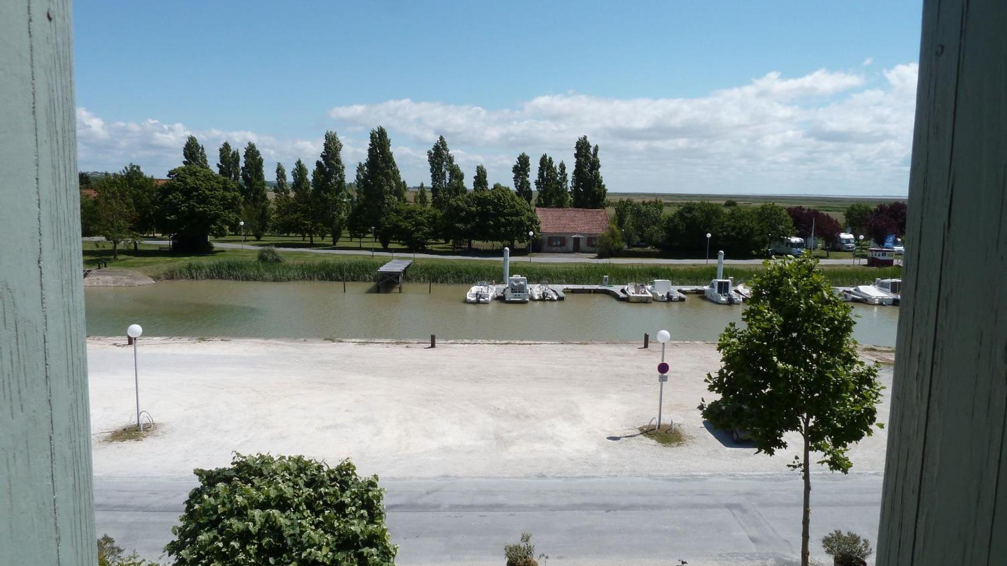 Hotel Le Domaine Du Meunier Mortagne-sur-Gironde Zimmer foto